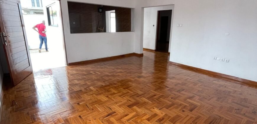 Arrenda-se Casa T2 – Quintal Independente