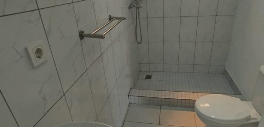 Arrenda se Luxuosa T1 Placas num Condomínio