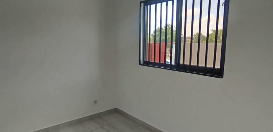 Arrenda se Luxuosa T1 Placas num Condomínio