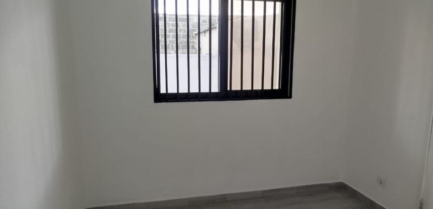 Arrenda se Luxuosa T1 Placas num Condomínio