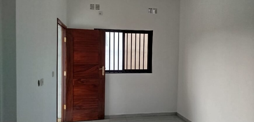 Arrenda se Luxuosa T1 Placas num Condomínio