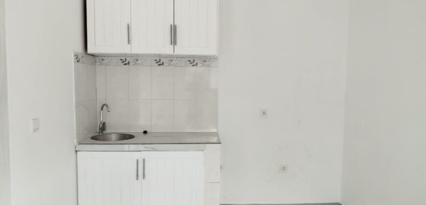 Arrenda se Luxuosa T1 Placas num Condomínio