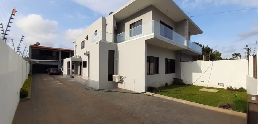 Vende-se Casa tipo R/c 1° andar