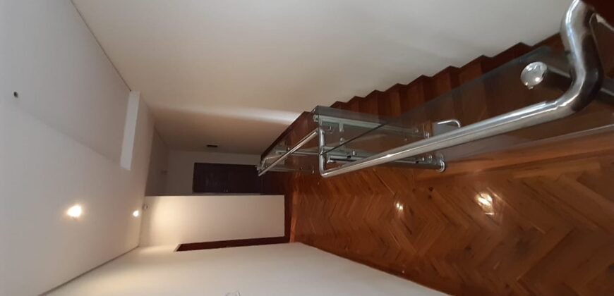 Vende-se Casa tipo R/c 1° andar