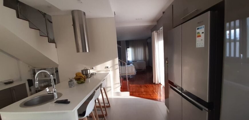 Vende-se Casa tipo R/c 1° andar