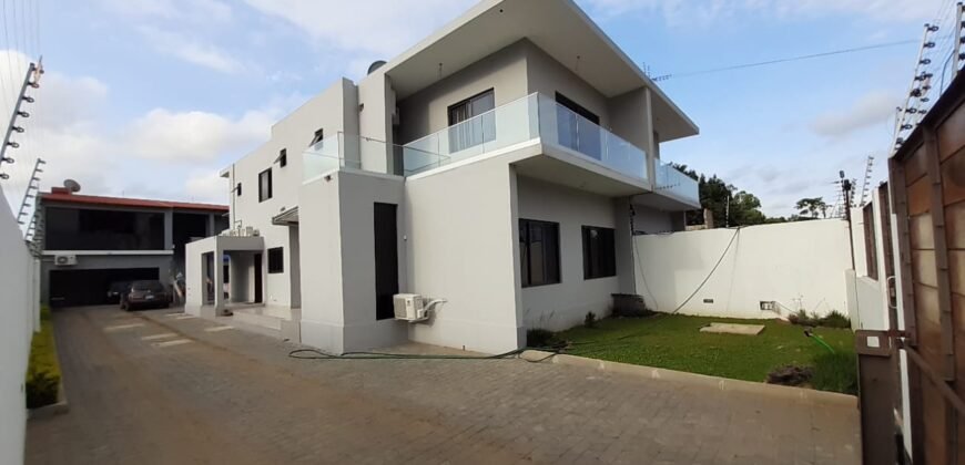 Vende-se Casa tipo R/c 1° andar