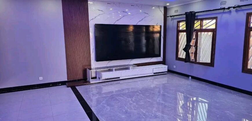 ARRENDA-SE LUXUOSA MORADIA T3