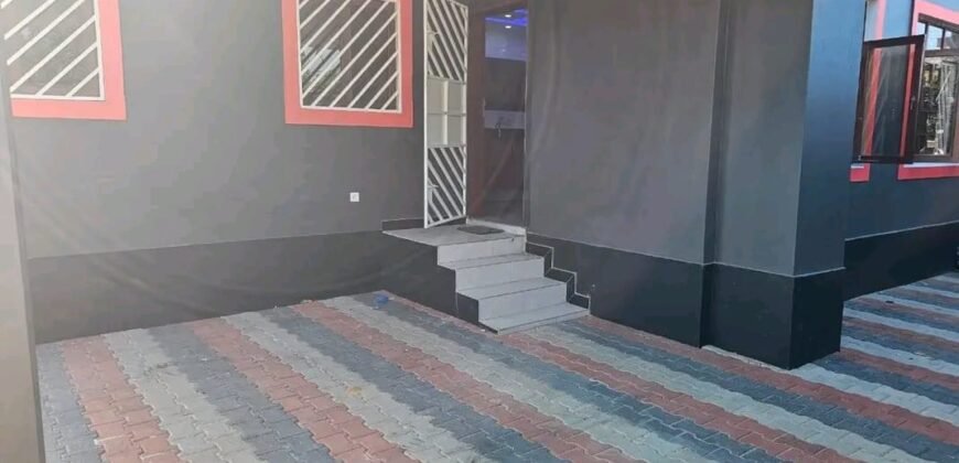 ARRENDA-SE LUXUOSA MORADIA T3