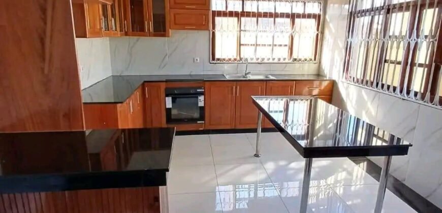 ARRENDA-SE LUXUOSA DUPLEX T4 NOVA