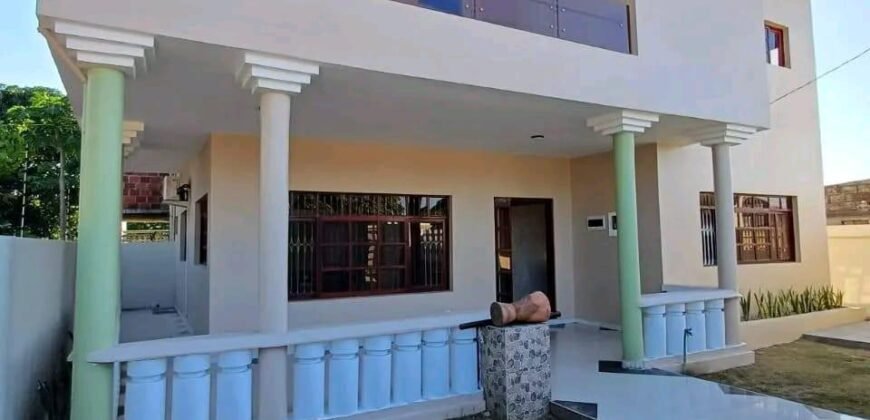 ARRENDA-SE LUXUOSA DUPLEX T4 NOVA