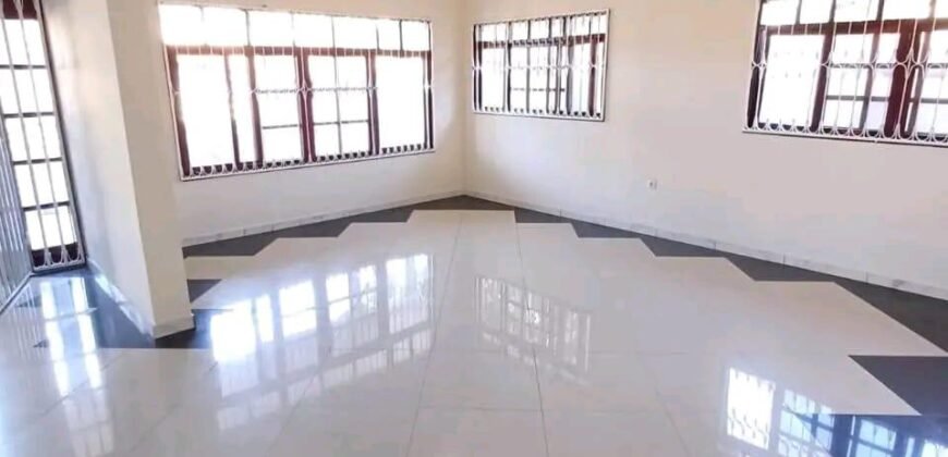 ARRENDA-SE LUXUOSA DUPLEX T4 NOVA