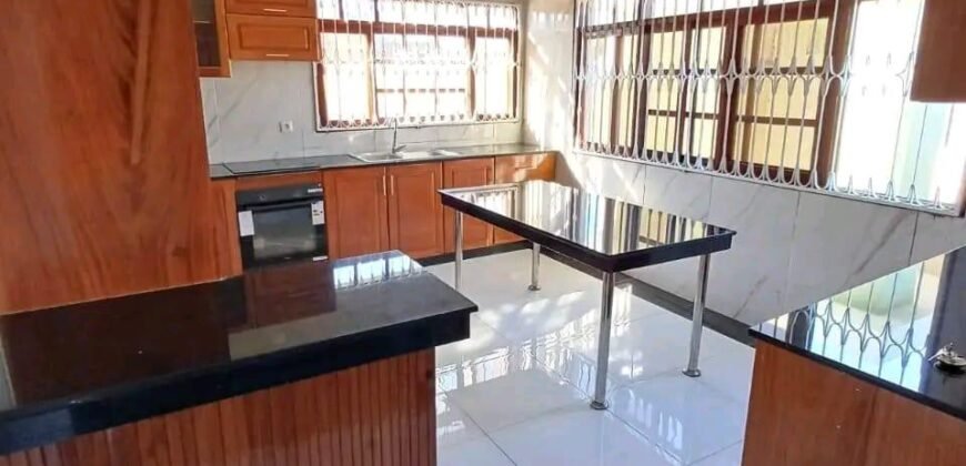ARRENDA-SE LUXUOSA DUPLEX T4 NOVA
