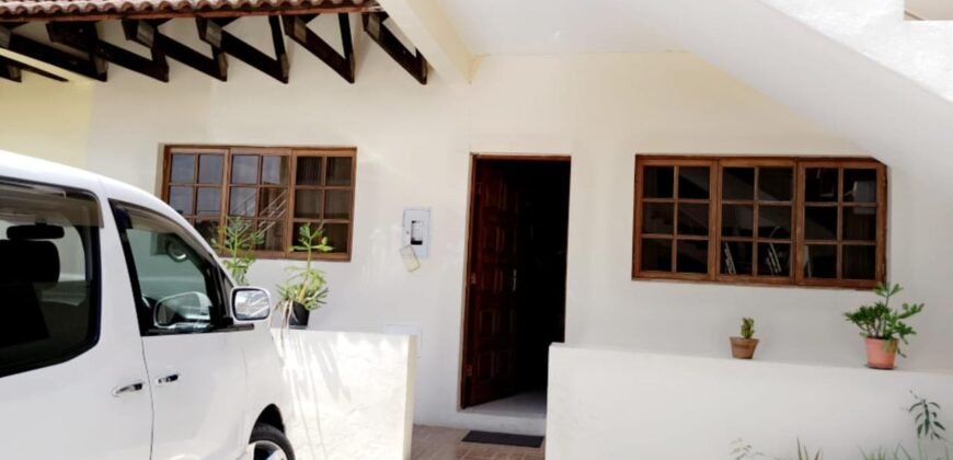 Vende-se casa T2 num condomínio